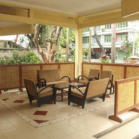 Reddoorz Plus @ Pejanggik Mataram Buitenkant foto
