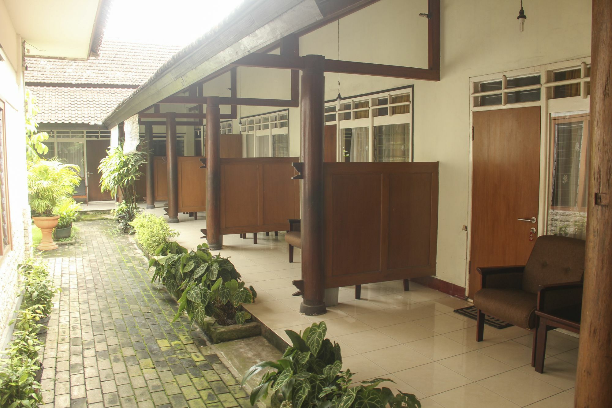 Reddoorz Plus @ Pejanggik Mataram Buitenkant foto